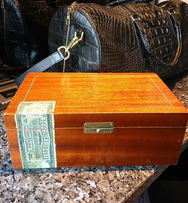 Pre-embargo Hoyo de Monterrey humidor, circa 1923