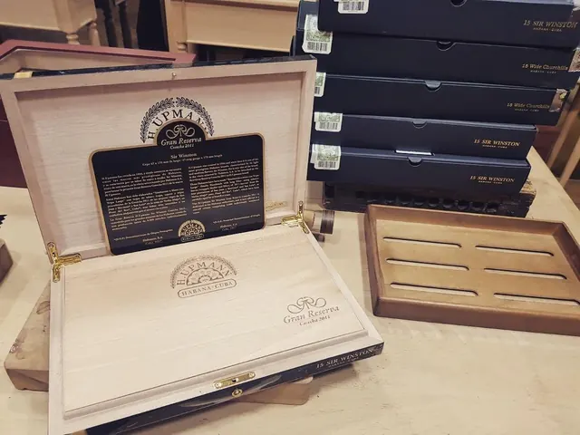 Romeo y Julieta Wide Churchill and H. Upmann Sir Winston Gran Reserva