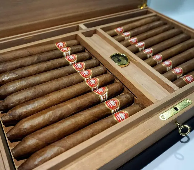 H Upmann Supremos Antigua Replica Humidor
